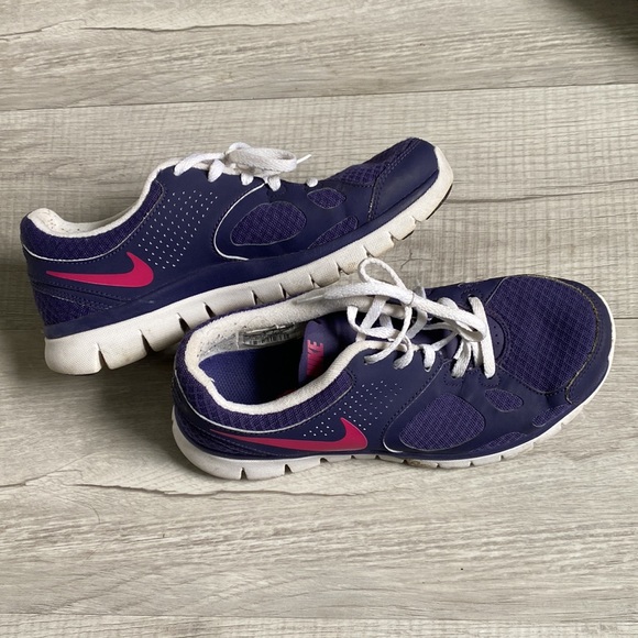 Purple Nike Running Sneaker - Picture 3 of 7